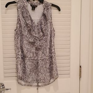 Sleeveless shirt pullover